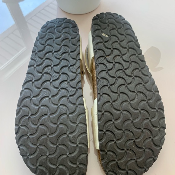 Birkenstocks similar to Yara - Picture 7 of 9